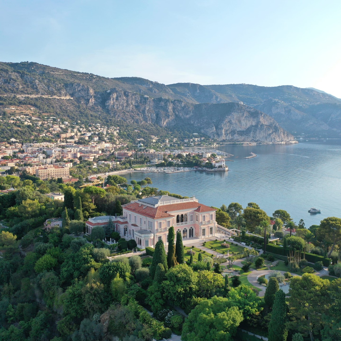 From beach days to glittering soirées, F. Scott Fitzgerald found endless inspiration on the Côte d’Azur. In honor of The Great Gatsby’s 100th anniversary, explore the French Riviera’s elegant restaurants, yacht-filled harbors, and storied stays that still echo the mystique of the 1920s. 🥂📖
Let’s plan your Jazz Age-inspired summer on the Riviera:
(800) 526-1412
vacations@worldtravelservice.com
📷: Pierre Holley
#VirtuosoTravel #SoVirtuoso