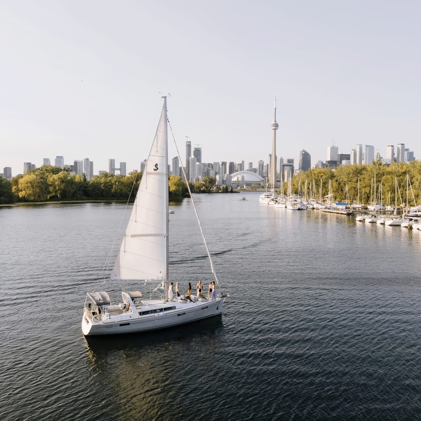 Toronto’s waterfront is where the city truly comes alive. 🌊🍁
Along the shores of Lake Ontario, locals sail, paddleboard, and unwind at lakeside beaches and green spaces. Add in open-air patios, cultural festivals, and scenic parks, and you’ve got the perfect blend of nature and culture.
Want to explore Toronto like a local? Let’s work together to make the most of its waterfront charm:
(800) 526-1412
vacations@worldtravelservice.com
📷: Destination Toronto
#VirtuosoTravel #SoVirtuoso