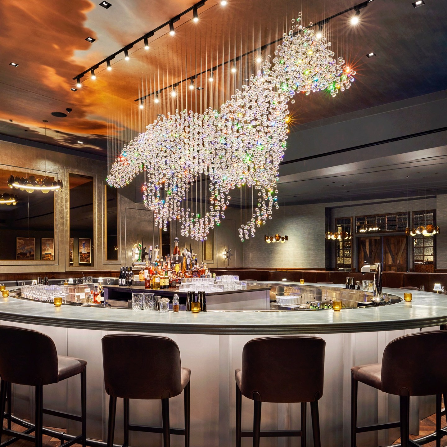 Tee off in style at Omni PGA Frisco Resort & Spa, where championship golf meets standout Texas flavors. Between rounds on the Fields Ranch West and Fields Ranch East courses, indulge in brisket and beer-brined chicken, martinis under a Swarovski chandelier, and signature treatments at Mokara Spa. ⛳️🤠
Reach out to plan your golf-forward getaway:
(800) 526-1412
vacations@worldtravelservice.com
#VirtuosoTravel