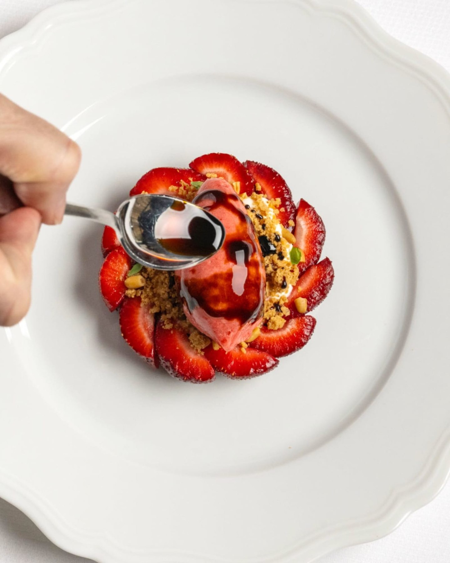 The Strawberry Chartreuse is how summer tastes at Café Carmellini: a strawberry “shell” with fromage blanc and Chartreuse jam, layered with granola crumble, strawberry sorbet, and a finish of aged balsamic.
#TheFifthAvenueHotel
#LHWTraveler